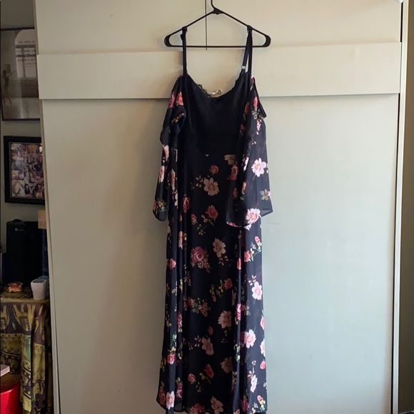 torrid Dresses & Skirts - Torrid cold shoulder floral maxi dress